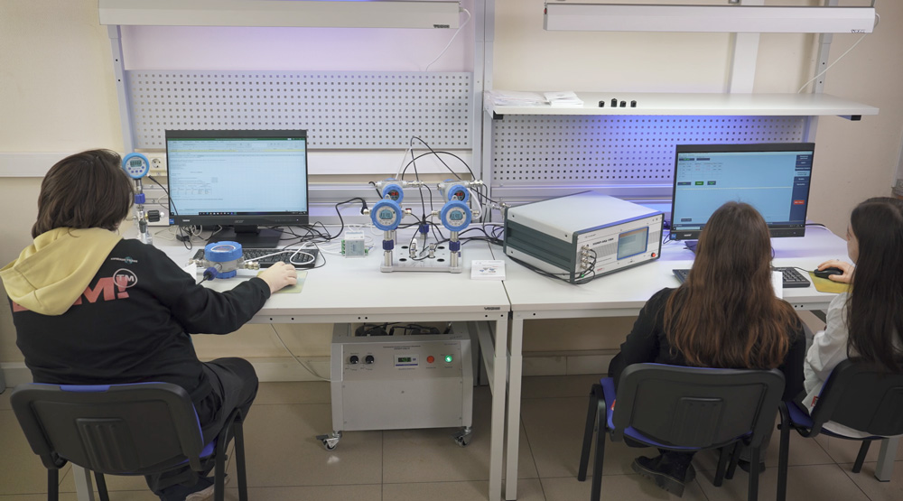 «ЭЛЕМЕР» оборудовал лабораторию Губкинского университета инновационными приборами собственного производства