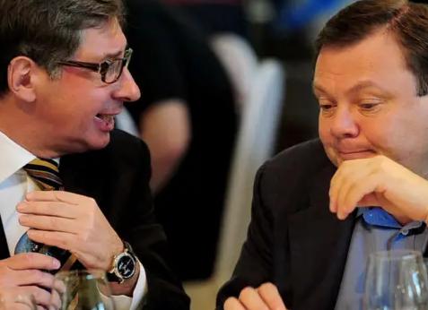 Банк России снял ограничения на продажу наличной валюты гражданам